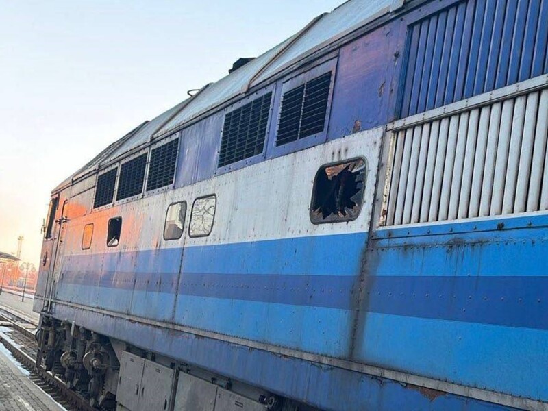 Удар по поїзду в Сумській області. Кулеба підтвердив, що РФ б'є по транспортній інфраструктурі. Фото
