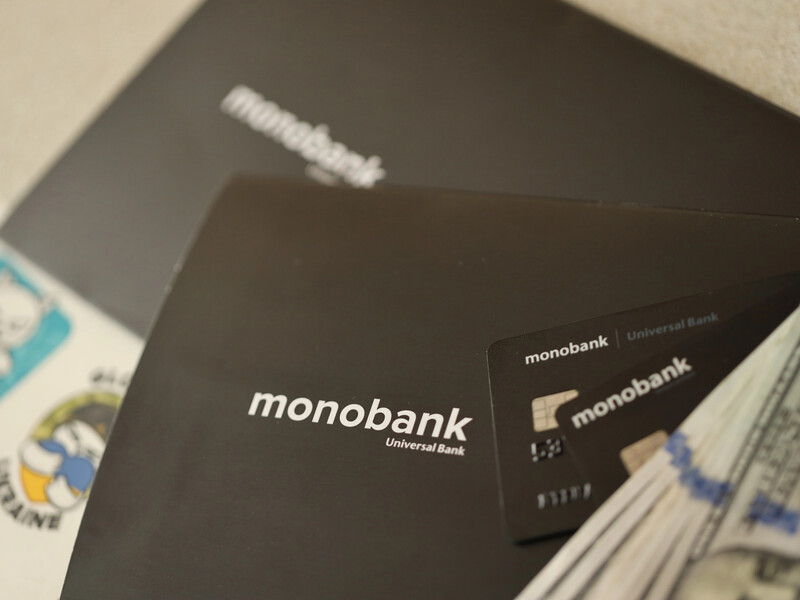 Monobank заблокував рахунок клієнтки, яка хотіла пройти відеоверифікацію на тлі триколора