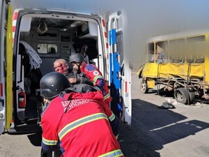 РФ ударила по маршрутке в Херсоне, много раненых