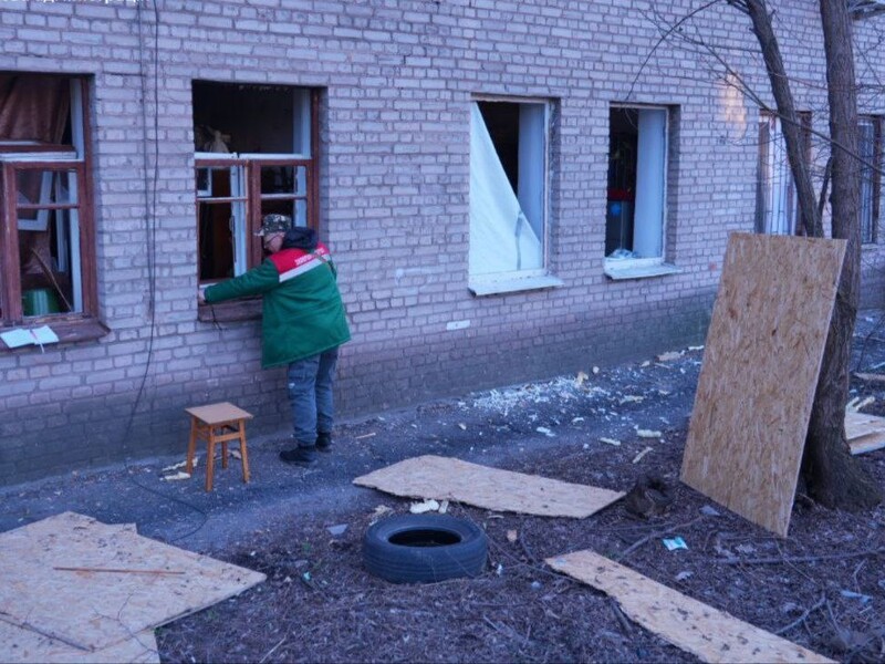 РФ ударила по багатоповерхівці в Запоріжжі, є поранені. Фото, відео