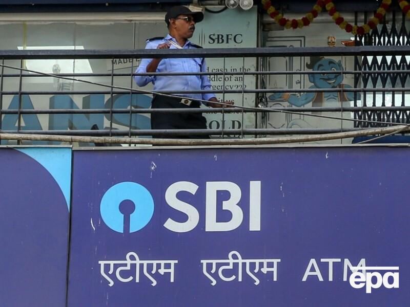 Найбільший банк Індії відмовляється платити за російську нафту, попри дозвіл США – Bloomberg