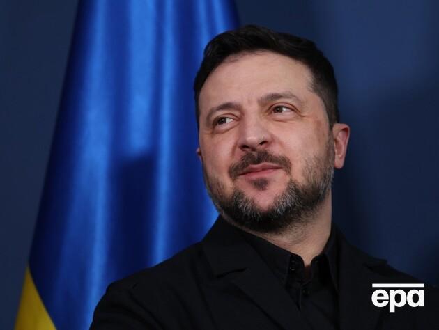 Зеленський анонсував нові виплати й кешбек за пальне. Хто їх може отримати і чому в мережі вже сперечаються