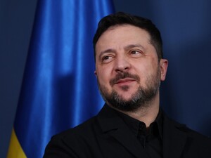 Зеленський анонсував нові виплати й кешбек за пальне. Хто їх може отримати і чому в мережі вже сперечаються