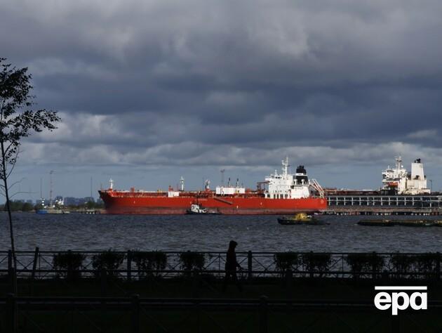 США тимчасово зняли санкції з російської нафти й нафтопродуктів