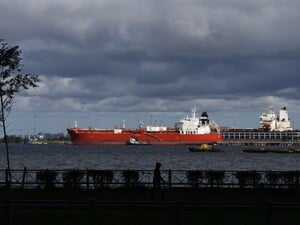 США временно сняли санкции с российской нефти и нефтепродуктов