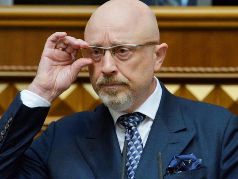 22 месяца на посту министра обороны, обыски и 