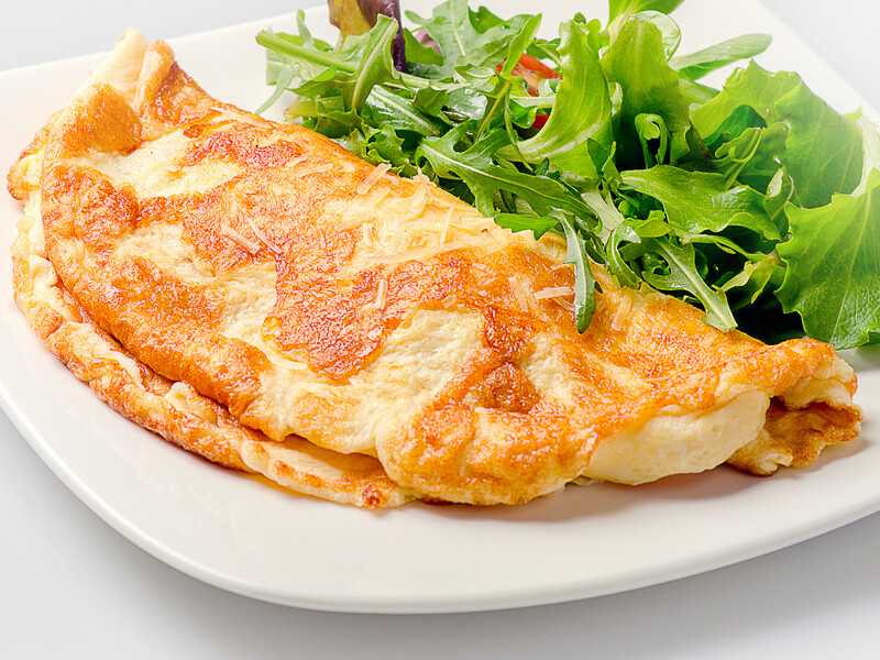 Посмажте омлет у такий спосіб – він буде повітряним і соковитим