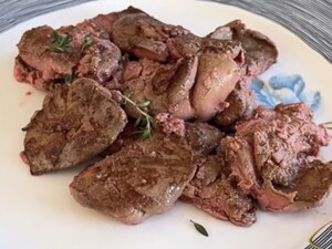 Просто положите печень в обычный пакет, залейте этим – и она будет нежнее фуа-гра