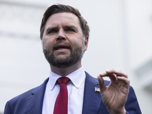 Трамп хоче закінчити війну в Україні й повернутися до торгівлі – Венс