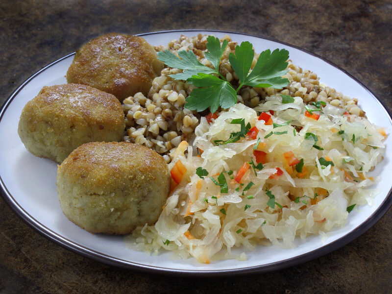 Пів кіло картоплі, 150 г гречки й ані грама м'яса. Рецепт дуже смачних котлет