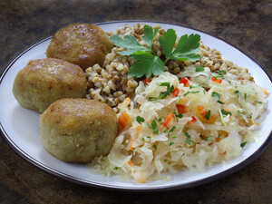 Пів кіло картоплі, 150 г гречки й ані грама м'яса. Рецепт дуже смачних котлет