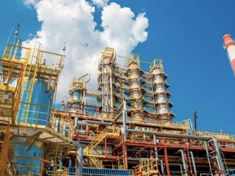 "Все взрывается". Силы обороны Украины попали по Афипскому НПЗ и повредили порт "Кавказ" в РФ