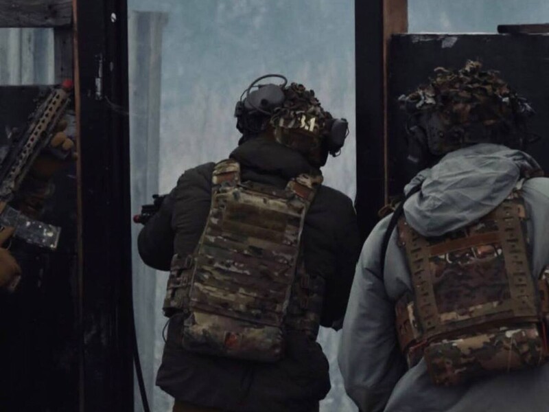 "Помітили у дзеркалі силует ворога". ССО показали кадри зачистки будинку під Покровськом