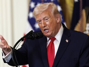 Трамп поскаржився на Зеленського й порівняв його з Путіним