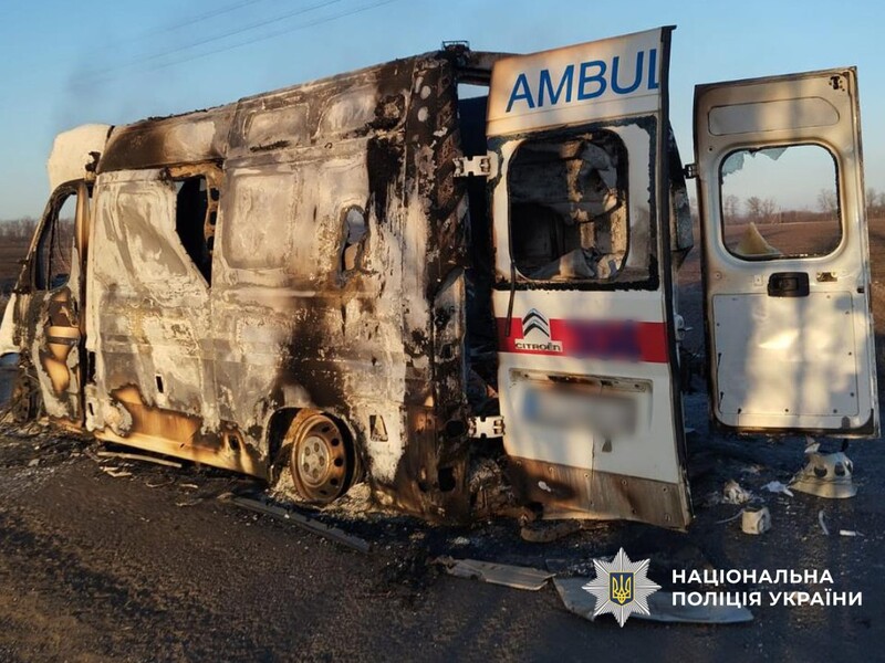 Под Купянском дрон оккупантов попал в машину "скорой" с ранеными. Погибли двое медиков