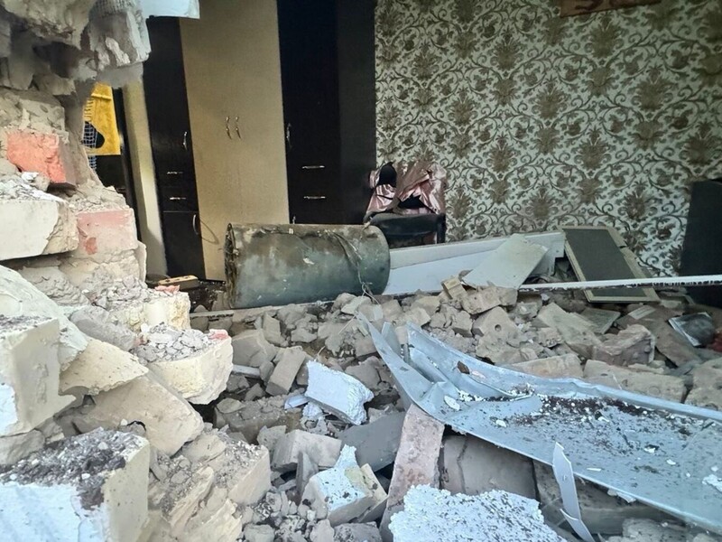 Бойова частина ракети Х-101 влетіла у спальню будинка у Василькові, 19-річна дівчина дивом вціліла