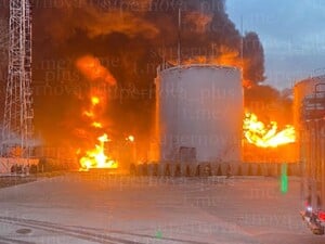 На Кубані після атаки дронів горить нафтобаза. Відео