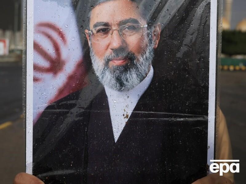 Алі Хаменеї побоювався приходу до влади свого сина, бо вважав його "не надто кмітливим" – ЗМІ