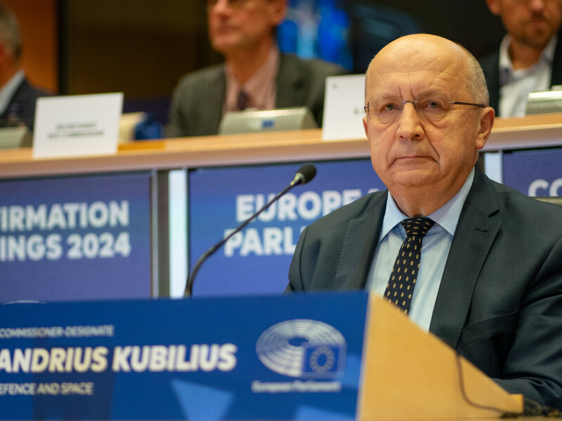 "На горизонті не видно миру". Єврокомісар заявив, що РФ готова використати до 9 млн дронів 2026 року