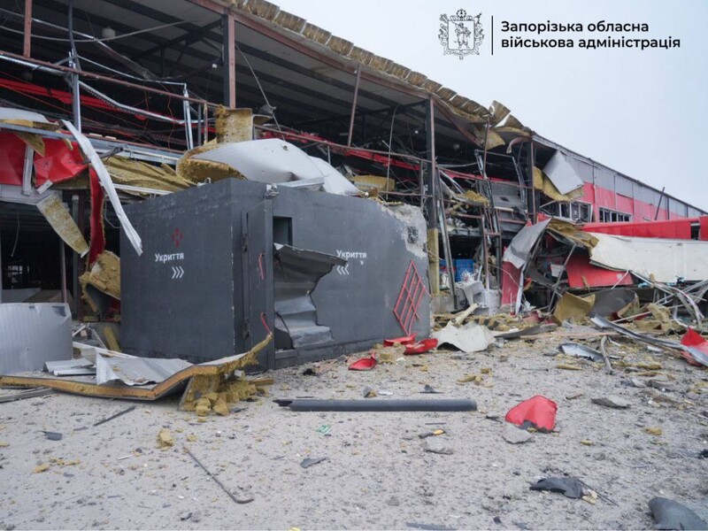 Армія РФ атакувала балістикою Запоріжжя. Пошкоджено термінал "Нової пошти", є постраждалі. Фото