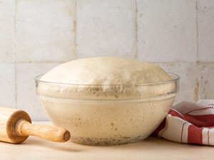 Коли й навіщо треба солити дріжджове тісто. Розкрили секрет пухкої випічки