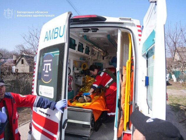 РФ утром ударила по Запорожью. Под завалом выжили две женщины. Видео