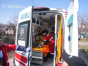 РФ утром ударила по Запорожью. Под завалом выжили две женщины. Видео