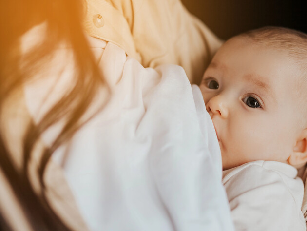 Показали всім, як годують грудьми. Сім зірок, які оприлюднили фото інтимного процесу