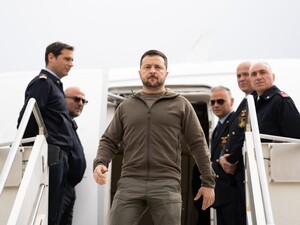 Зеленський прилетів у Лондон і показав кадри із Залужним