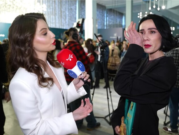 Журналистка довела вдову солиста группы Adam до слез вопросами о его смерти. В сети – скандал