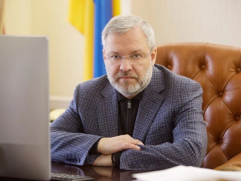 Будинок Захарченка і діти в Швейцарії. НАЗК перевіряє декларацію Галущенка. Що відомо про його статки?