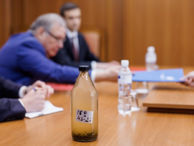 Молдова передала послу РФ пляшку з водою з Дністра після забруднення через удар по ГЕС