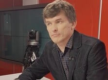 Боженька будто демонстрирует Трампа прочим лидерам и подмигивает: 