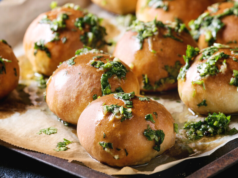 Теща Гордона показала, как быстро готовит изумительные пампушки к борщу. Рецепт – проще простого