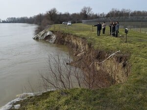 В Одеській області руйнується захисна дамба. Є ризик прориву, під загрозою – 100 тис. людей. Фото