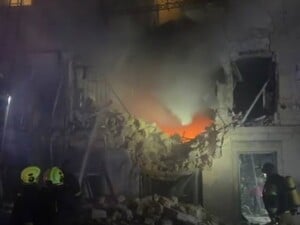 РФ атакувала Одесу, у центрі міста обвалилася частина будівлі. Фото, відео