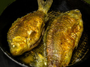 Додайте це перед смаженням, щоб риба не прилипла до сковороди