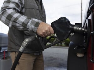 В Україні стартував паливний кешбек. Як це працює і що думає МВФ?