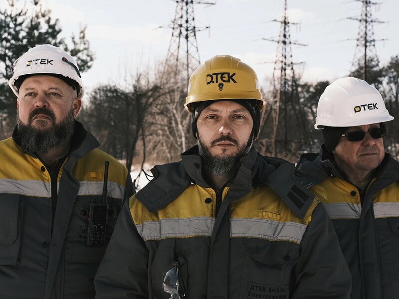 "Без вихідних і вночі". Vogue написав про енергетиків ДТЕК у рубриці "Герої"