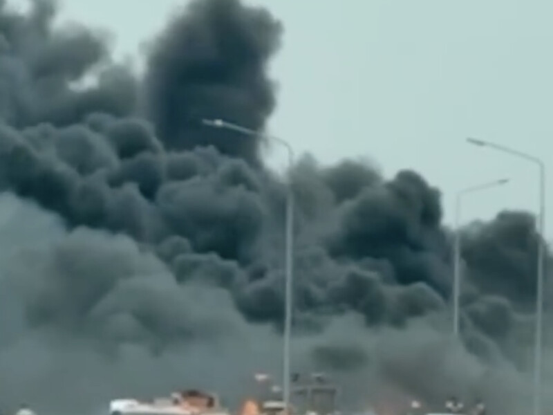 Вибух бензовоза в Ростовській області РФ спричинив масштабну пожежу. Є загиблі. Відео