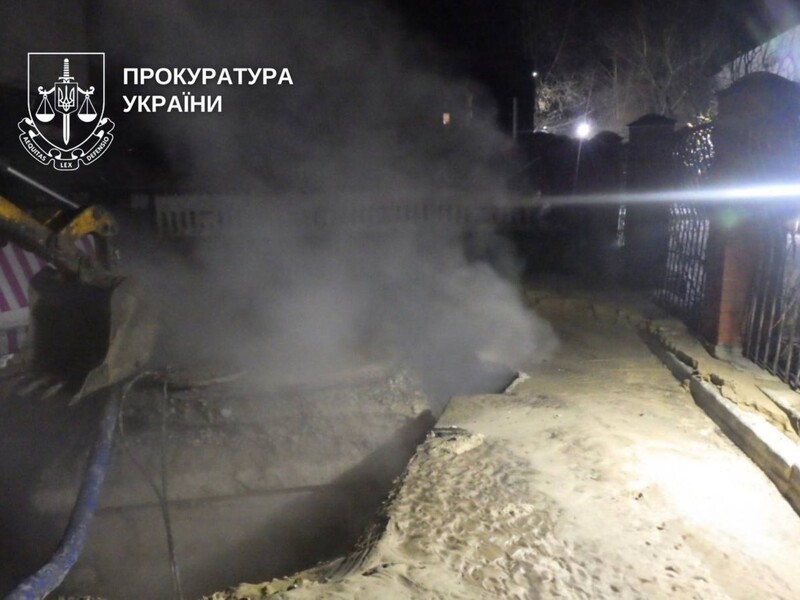 16-річна дівчина, яка у Києві впала в яму з окропом, померла