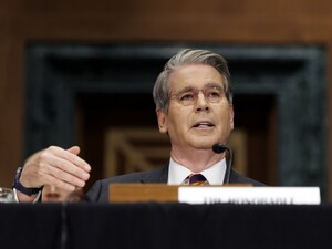 Бессент заявил, что временное снятие санкций с российской нефти уменьшило доходы РФ