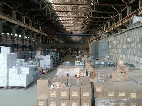 У Вінницькій області прокуратура і СБУ виявили підпільний цех із виготовлення алкоголю відомих світових брендів