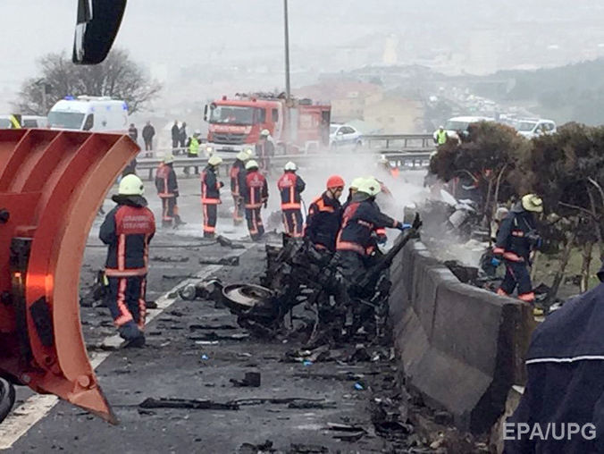 У Стамбулі вертоліт із росіянами упав на трасу, є загиблі – ЗМІ