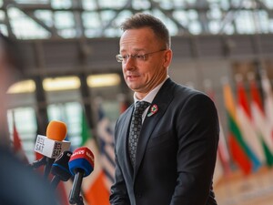 Сийярто признал, что звонил Лаврову во время важных встреч ЕС