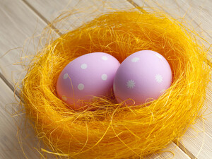 П'ять найкращих відварів, які без хімії пофарбують великодні яйця в неймовірний колір