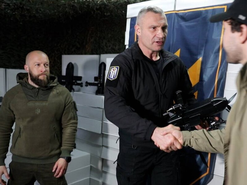 Бійці 3-го корпусу отримали від громади Києва 5 тис. FPV-дронів – Кличко
