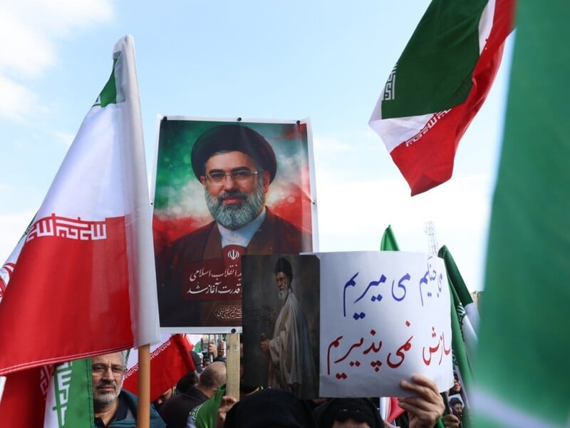 Верховний лідер Ірану погодився на переговори зі США, але не на відмову від ядерної програми – ЗМІ