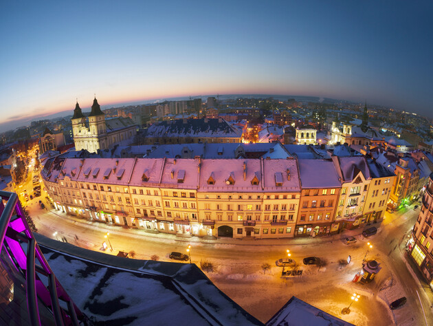 Росія атакувала центр Івано-Франківська, є жертви. Пошкоджені пологові будинки