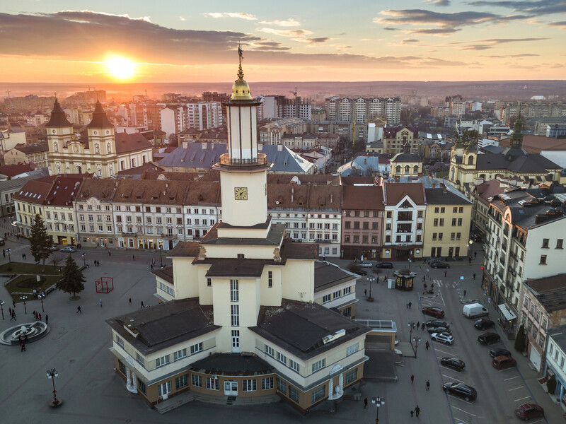 Жертвами удару РФ по Івано-Франківську стали військовий та його донька